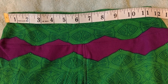 NWOT LULAROE LEAVES ONE SIZE LEGGINGS. - Picture 6 of 7